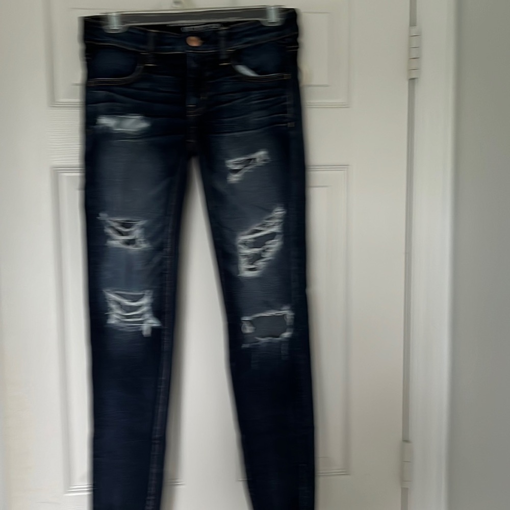 American Eagle ripped jeans size 6